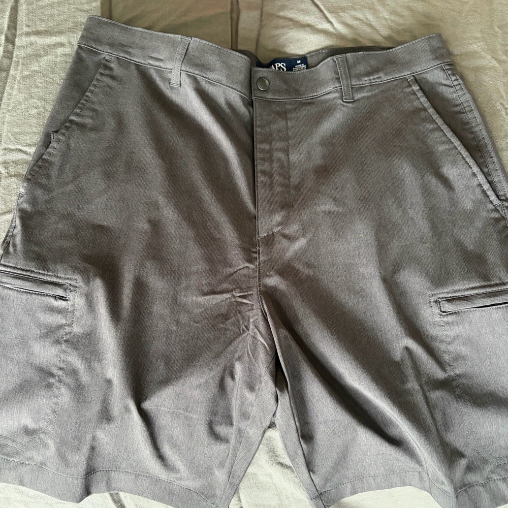 Chaps Men's Cargo Shorts in Gray